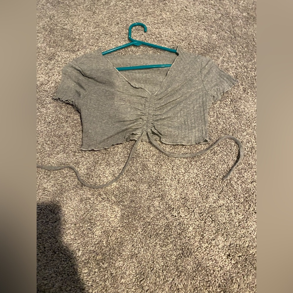 size medium cropped shirt